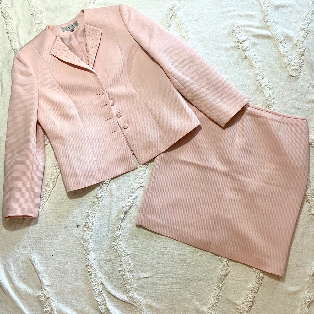 Pearl Lapel Light Pink 16 Tahari Skirt Suit